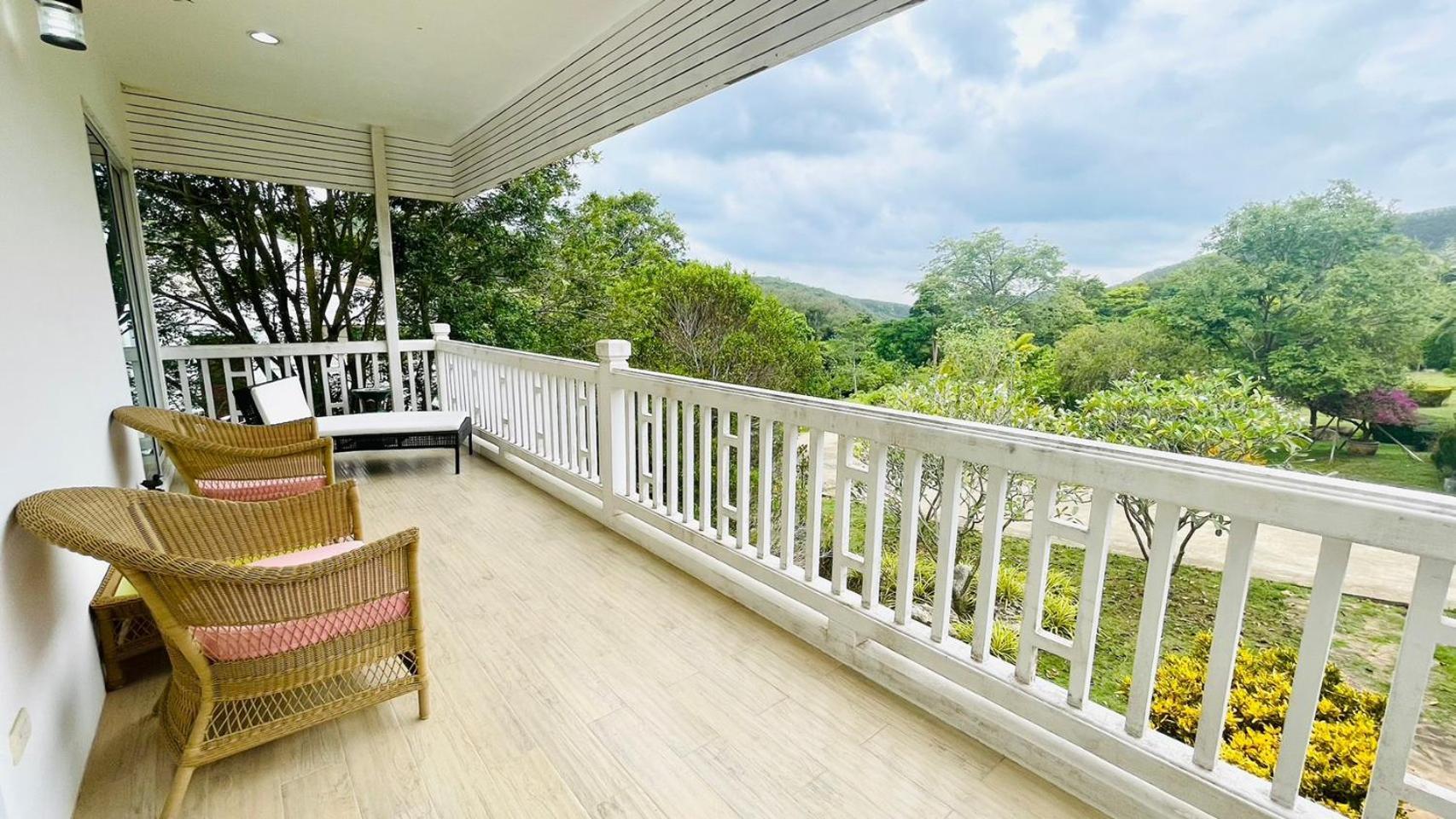 Baan Ing Khao Hotel Pak Chong Buitenkant foto